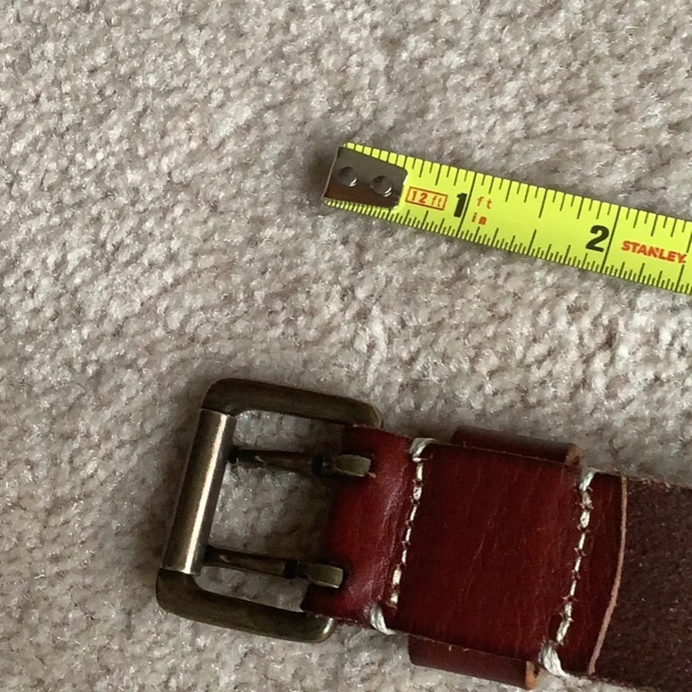 ARIAT genuine leather belt, size M. Smoke free home